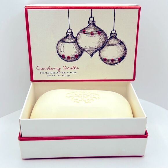 🦋$8 ~ Cranberry Vanilla ~ Triple Milled Bath Soap ~ New in Box ~ 8 Oz - Picture 1 of 5